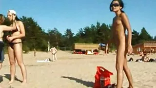 گہری مقعد جنسی کارروائی کے لئے luscious سیاہ فلمی سکسی روسی ویشیا