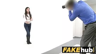 بھٹک سرخ بالوں والی دانلود سکس روسی لڑکی چل رہی ہے اور ایک بڑی ڈک سواری