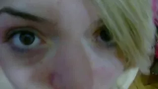 Petite بلیو آنکھوں سنہرے بالوں والی کیٹ کھلتے فیلم روسی سکسی دیتا ہے اس کے سر اور مشکل گڑبڑ ہو جاتا ہے